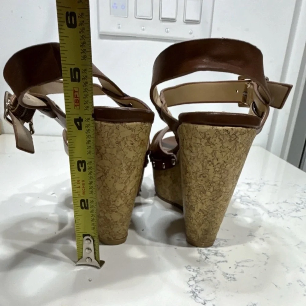 Shoe Dazzle 4” Brown Cork-Textured Platform Wedge Sandals